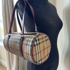 Burberry shoulder bag round